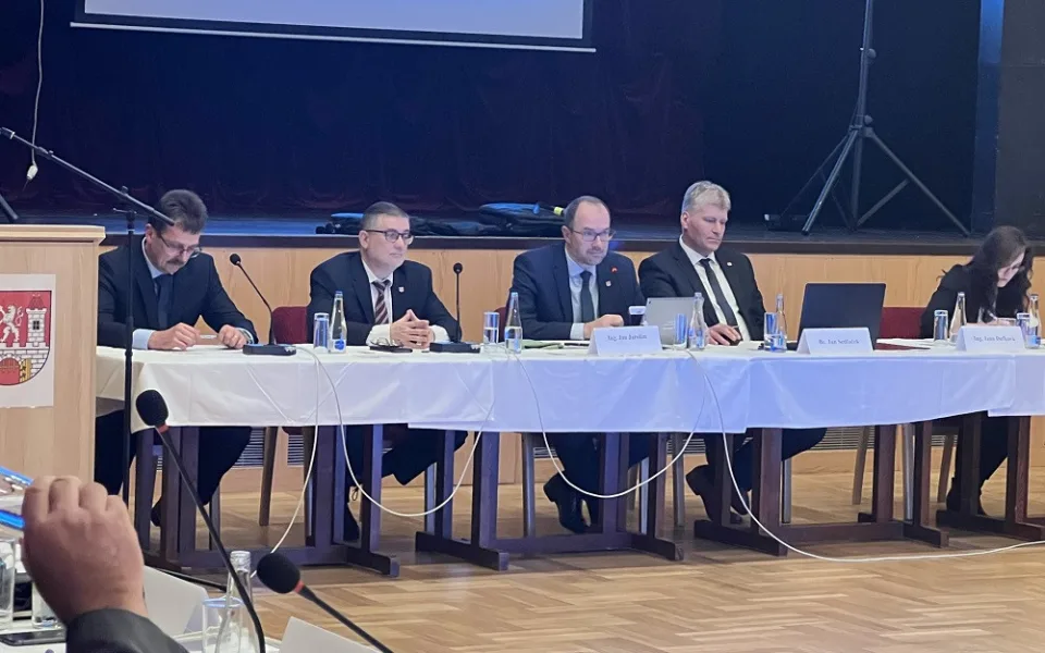 Zastupitelé na ustavujícím zasedání Zastupitelstva města Dvůr Králové nad Labem zvolili starostou města opětovně Jana Jarolíma