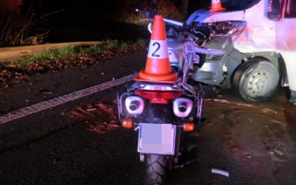 srážka motocyklisty s dodávkou v obci Záměl