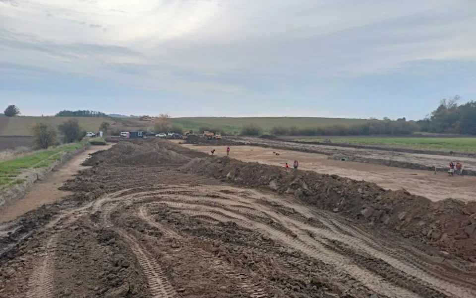 Na prvním úseku dálnice z Hradce do Jičína jsou archeologové. Stavět se začne za rok
