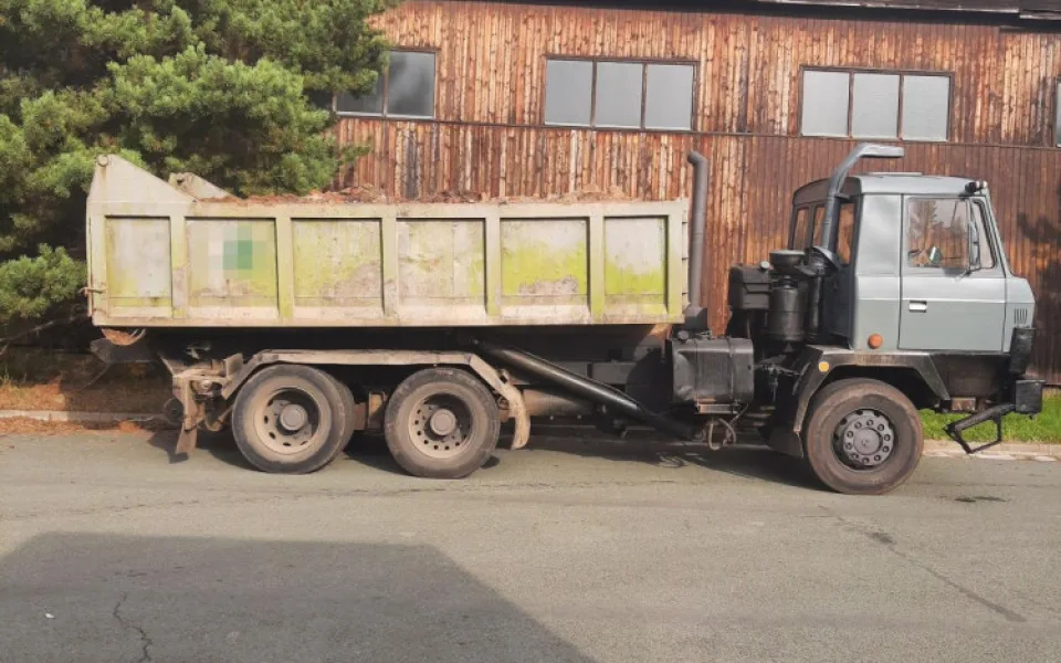 Řidič kamionu odmítl kontrolní vážení. Na místě dostal pokutu za sto tisíc korun