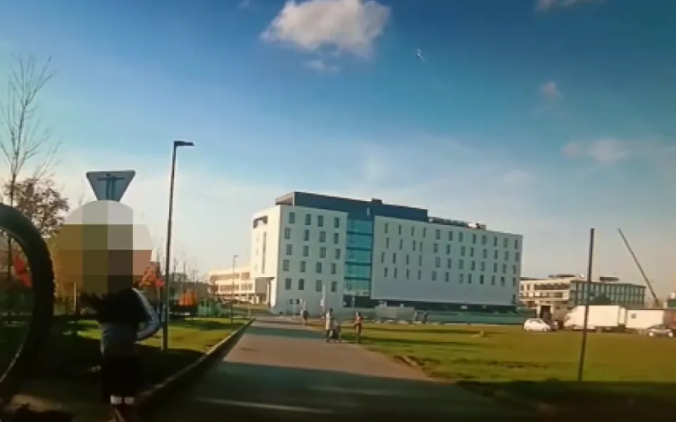 Policie v centru Hradce Králové dopadla uprchlého vězně