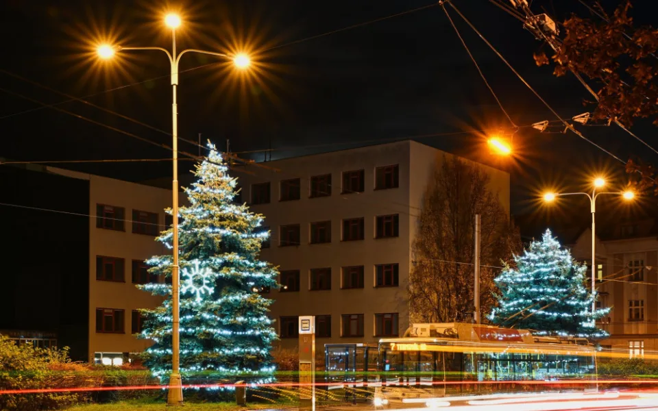Ve vánočním se Hradec Králové představí o prvním adventu. Bude mít dva stromy