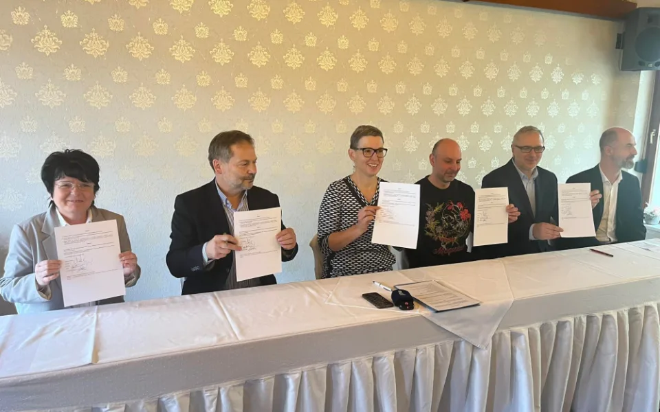 Sedm týdnů po volbách se podařilo podepsat koaliční smlouvu. Vítězné ANO skončilo v opozici