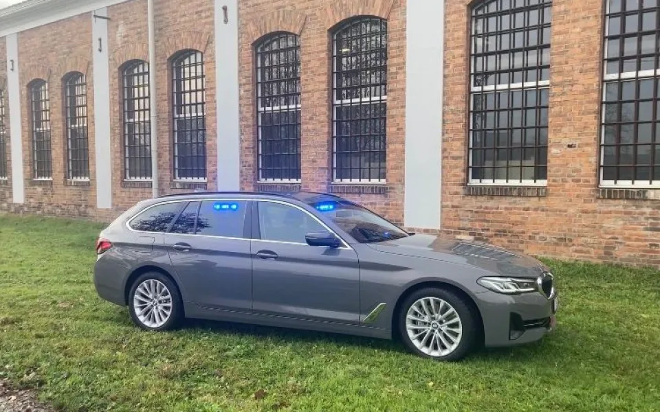 Nový policejní vůz v civilních barvách
