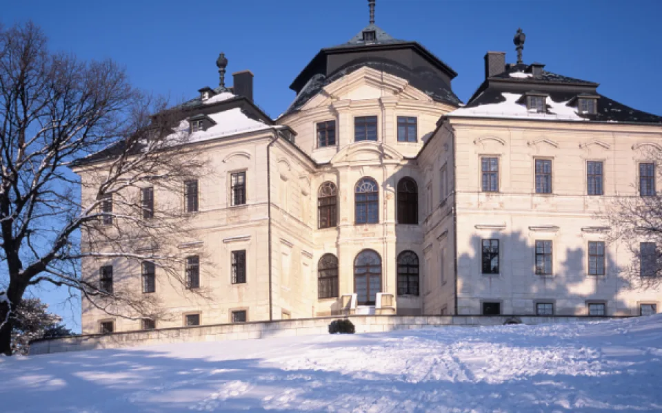 Opravy budov v zámeckém areálu Karlova Koruna jsou za polovinou