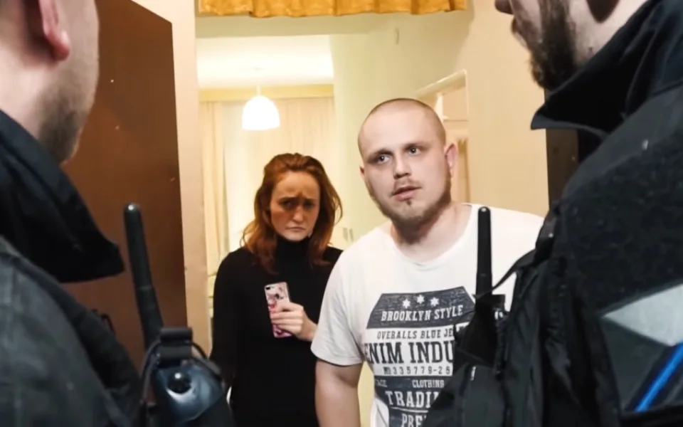 Dnes je den proti násilí na ženách. Bojuje proti zneužívání i domácímu násilí