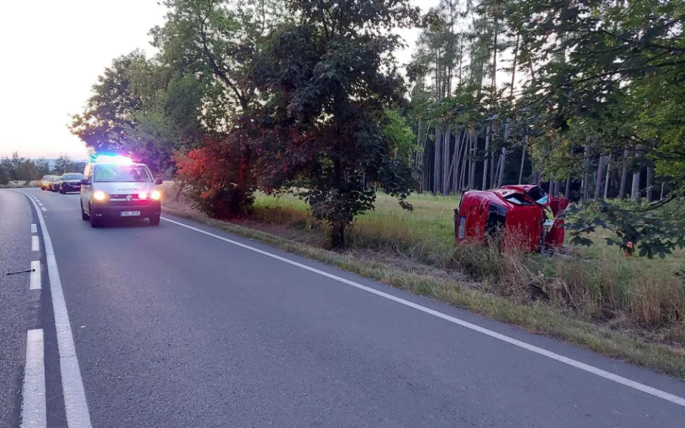 Při nehodě u Rychnova řidič spáchal dvojnásobnou vraždu a sebevraždu