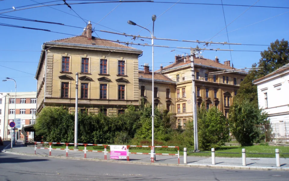 Hradecký kraj chystá opravu Vrbenského kasáren za 750 milionů