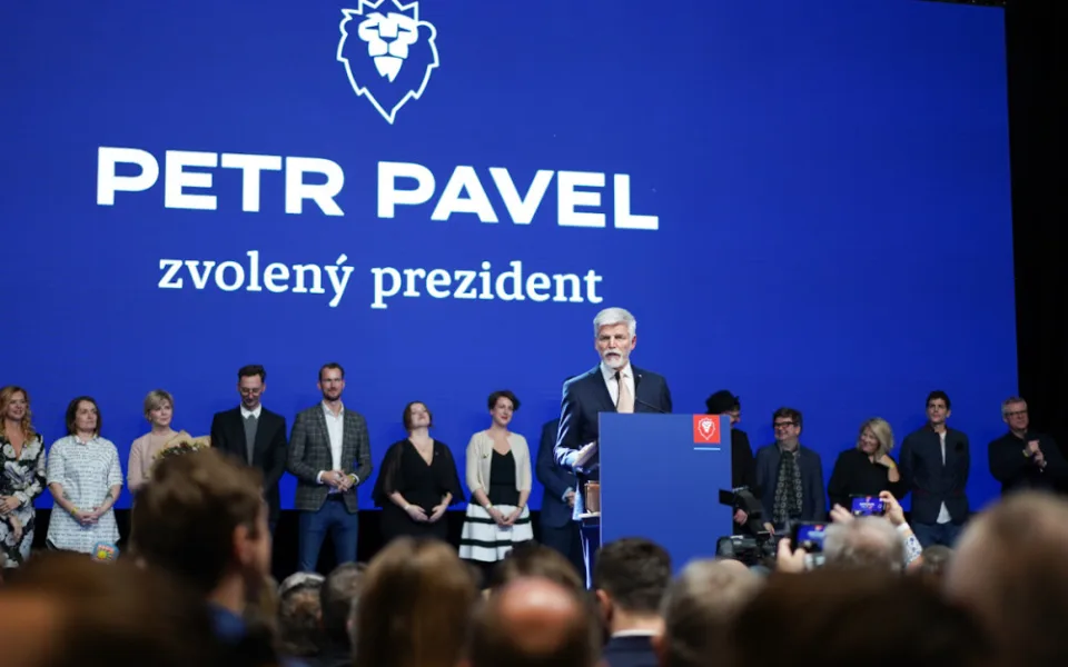 Pavel míří na Hrad. Vede nad Andrejem Babišem