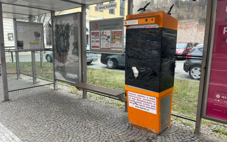 Z Hradce Králové postupně zmizí automaty na dobíjení městských karet a kupování MHD jízdenek