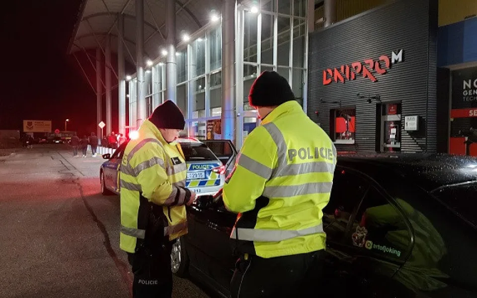 O víkendu se v Hradci Králové konal tuning sraz. Policie rozdala pokuty za sto tisíc korun.
