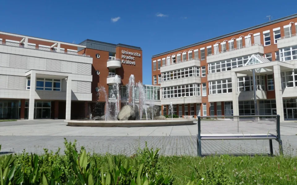 Fakulta informatiky a managementu Univerzity Hradec Králové dnes slaví 30 let od založení