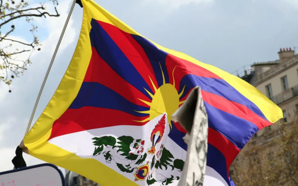 K akci Vlajka pro Tibet se připojí i radnice v Hradci Králové. V minulém roce návrh neprošel radou.