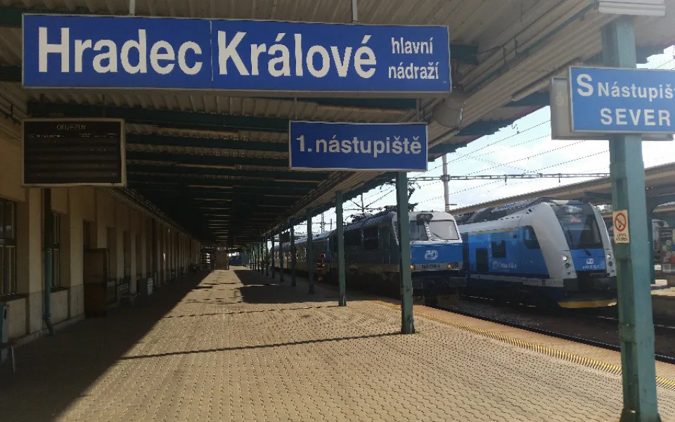 nástupiště na hlavním nádraží v Hradci Králové