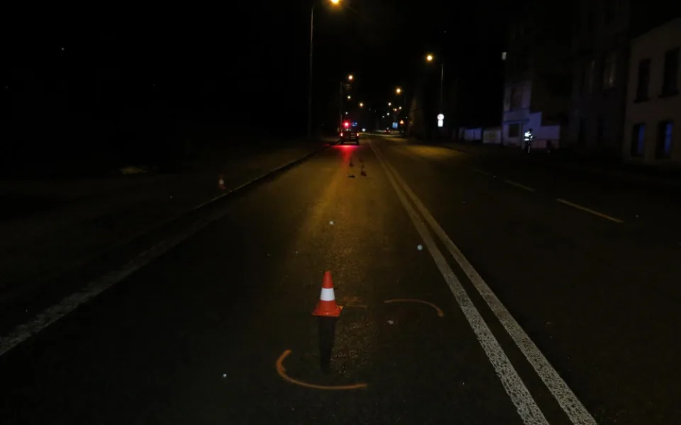 Policie našla řidiče, který srazil chodce v Trutnově. Jde o mladíka se zákazem řízení