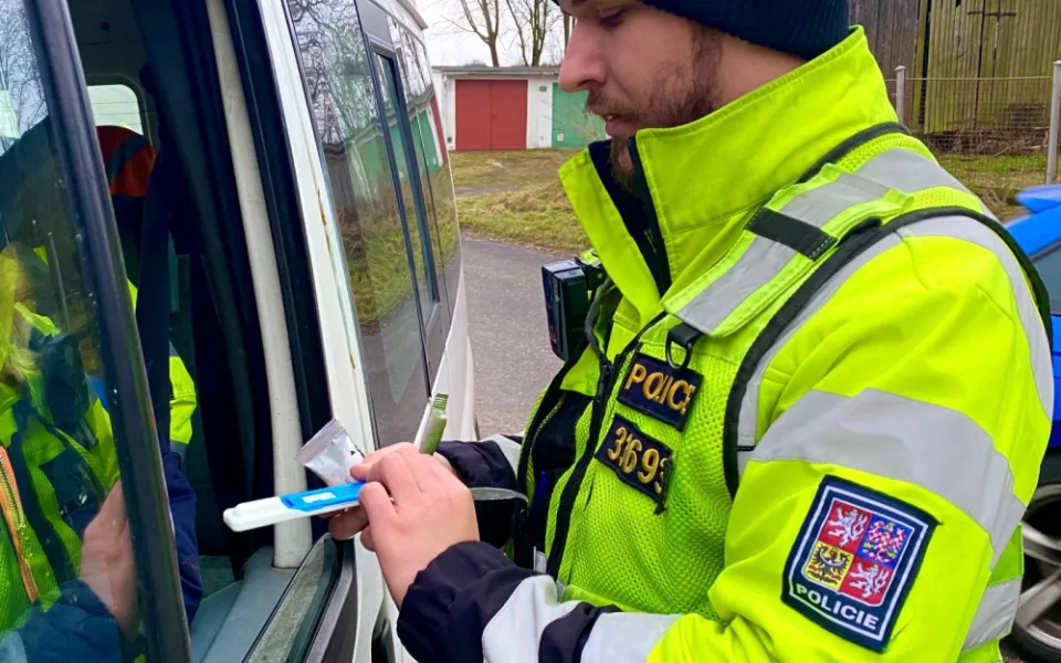 Policie na Jičínsku zastavila dva řidiče. Jeden byl na kokainu, druhý na pervitinu