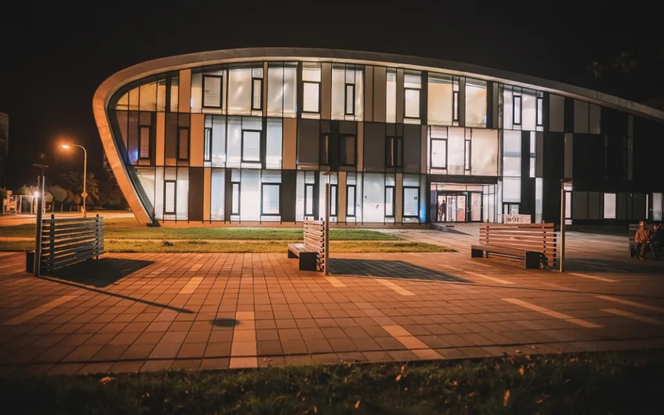 Královéhradecký kraj si chce zavázat vycházející mediky, chystá miliony