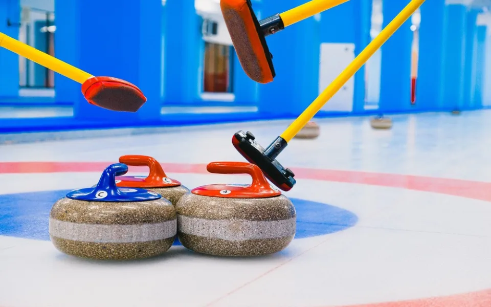 Curling se po delší době valí na hradecký stadion