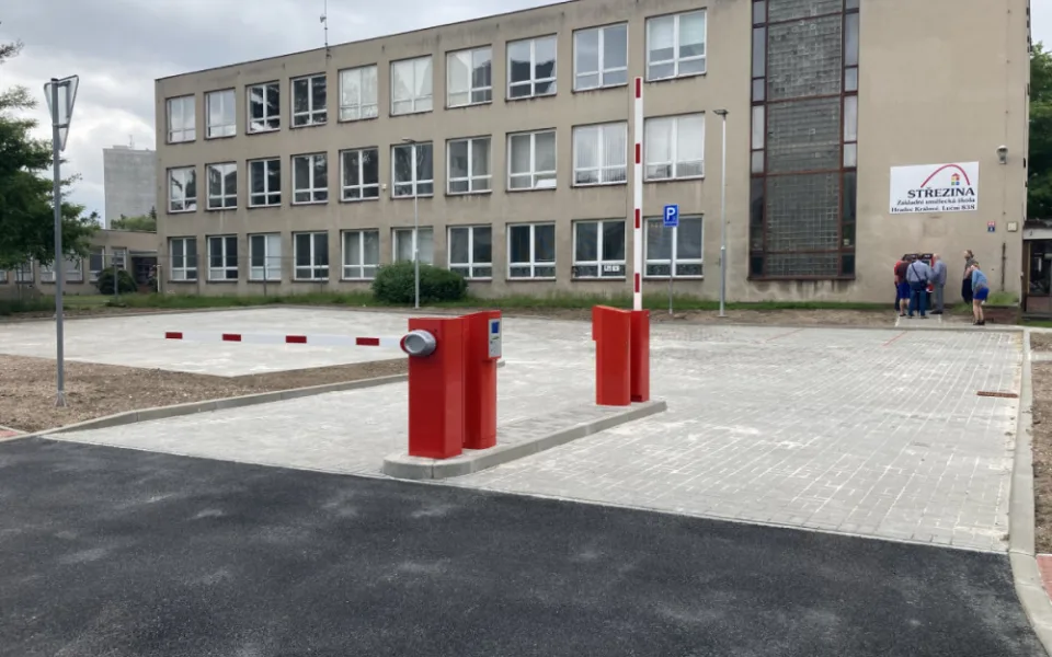 První etapa oprav ZUŠ Střezina v Hradci bude hotová do konce roku