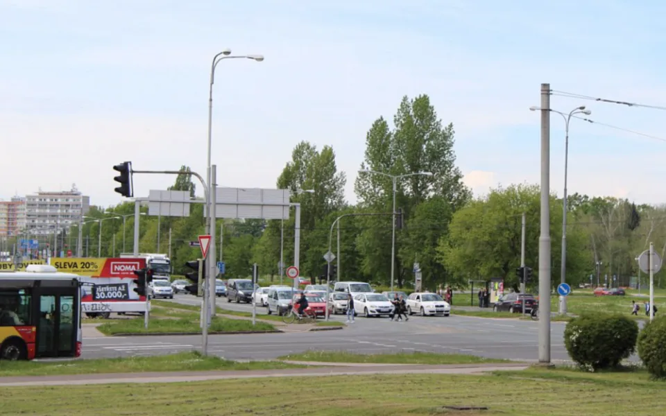 Na křižovatku Mileta dá stát 300 milionů, slíbil dnes v Hradci Králové premiér FIala
