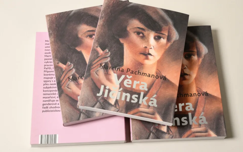Galerie moderního umění zmapovalo tvorbu Věry Jičínské. Vyšla o ní publikace