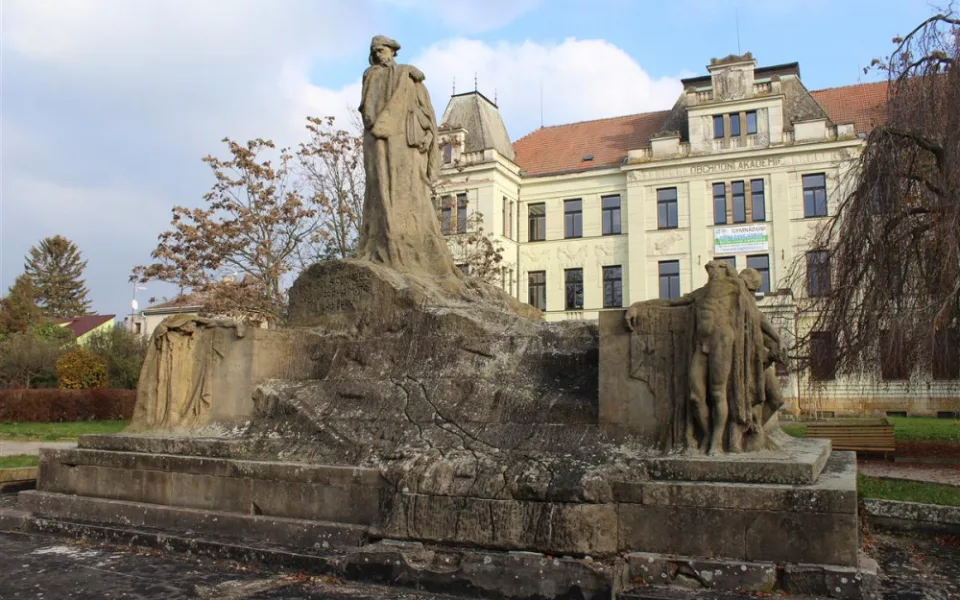 Hořice nechají zrestaurovat přes sto let starý Husův pomník. Vše pod dohledem památkářů