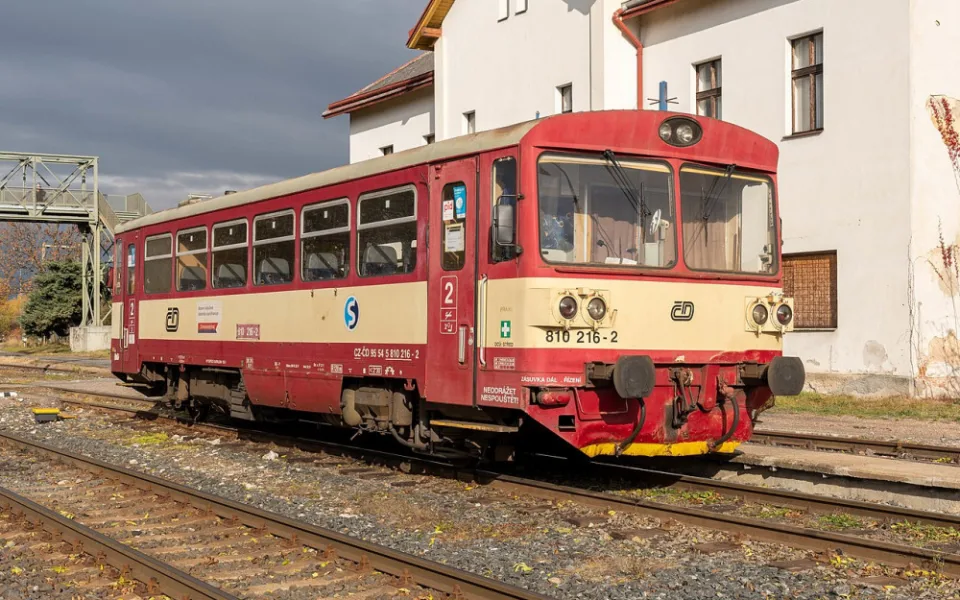 České dráhy v Královéhradeckém kraji 11. června ukončí provoz motoráků řady 810