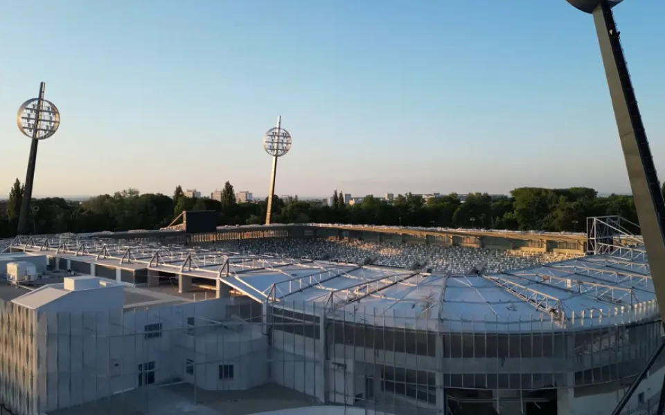 VIDEO: Podívejte se, jak vypadá fotbalový stadion v Hradci Králové z ptačí perspektivy