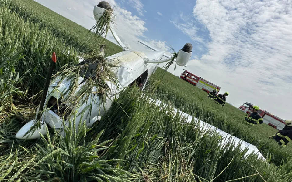 U Velkého Poříčí na Náchodsku havaroval ultralight. Pilot vyvázl bez zranění