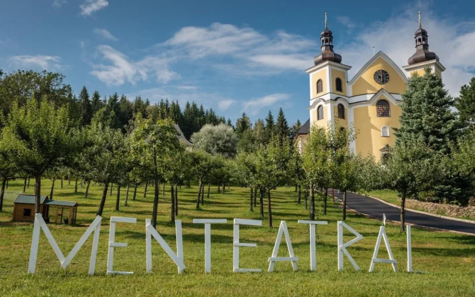 Divadelní festival Menteatrál v Neratově bude poprvé čtyřdenní. Začne 27.července