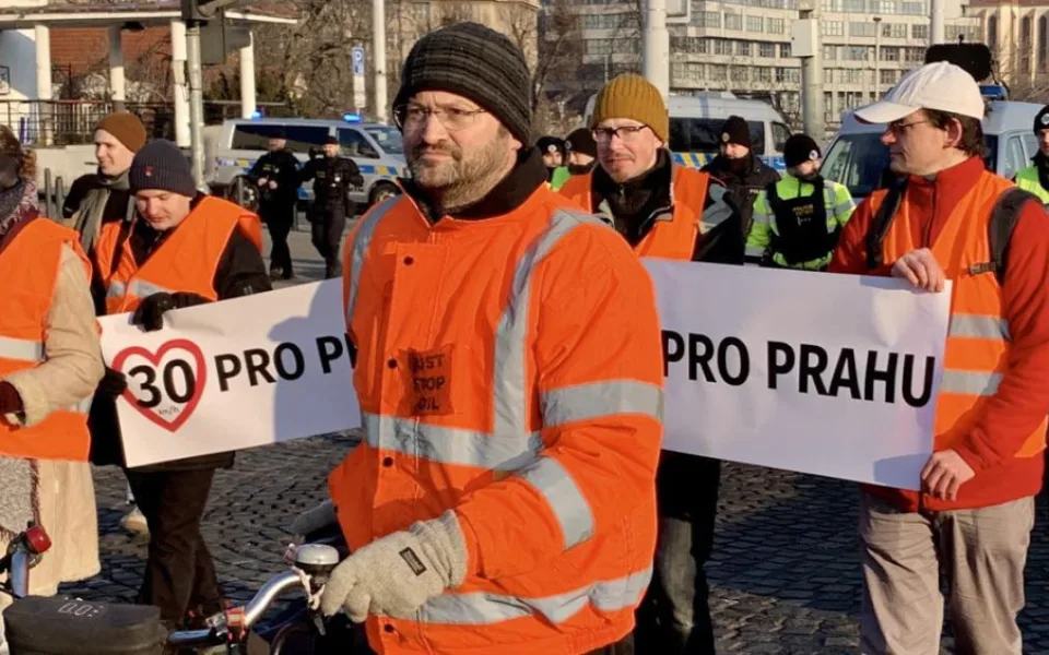 Třicítka je jen začátek, naše akce se budou stupňovat. Vězení se nebojím, říká aktivista Arne Springorum.
