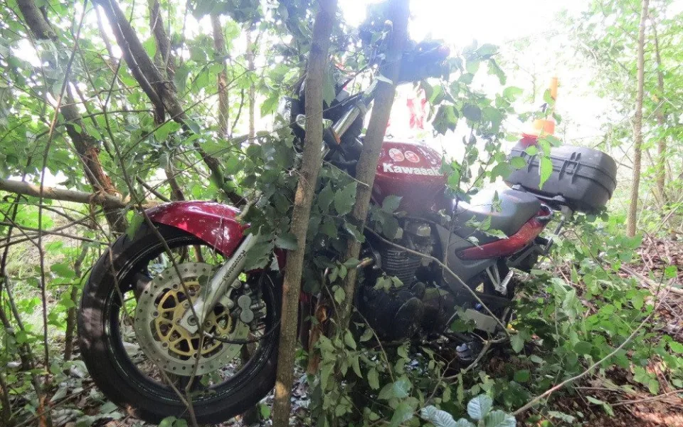 Motocykl po střetu se srncem