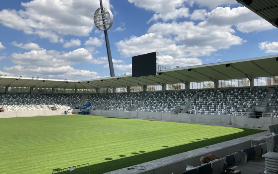 Zrekonstruovaný fotbalový stadion v Hradci Králové