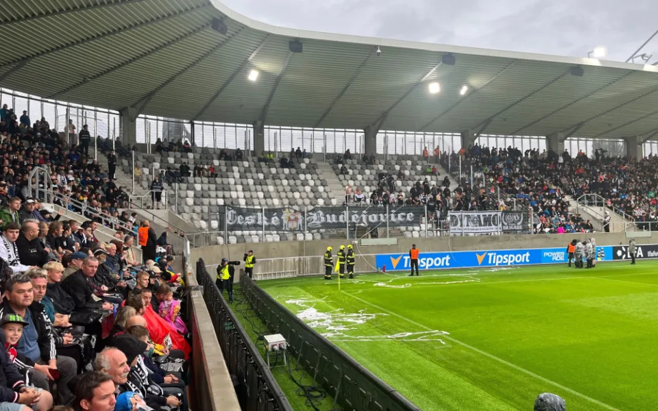 Podle komise rozhodčích o víkendu chybovali sudí na Spartě i v Hradci Králové