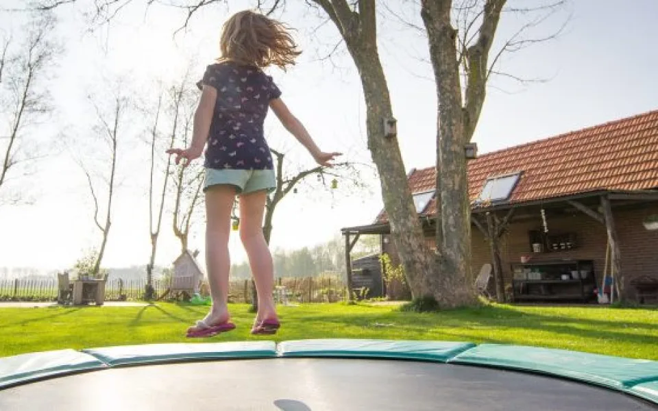 Trampolíny jsou podle lékařů nebezpečné, pro děti mladší šesti by měly být pasé