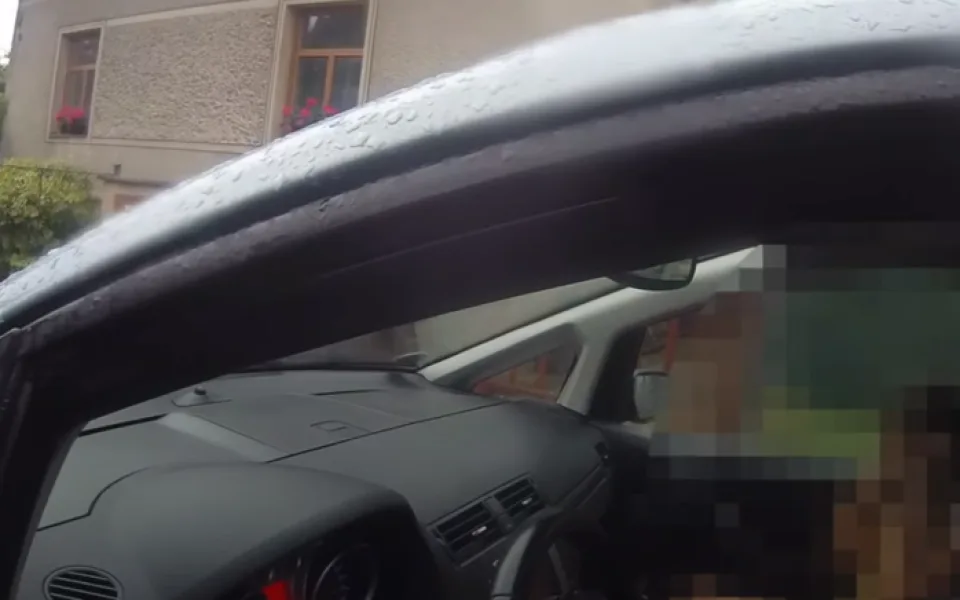 Opilý řidič vezl v autě tři malé děti. Nadýchala bezmála tři promile.