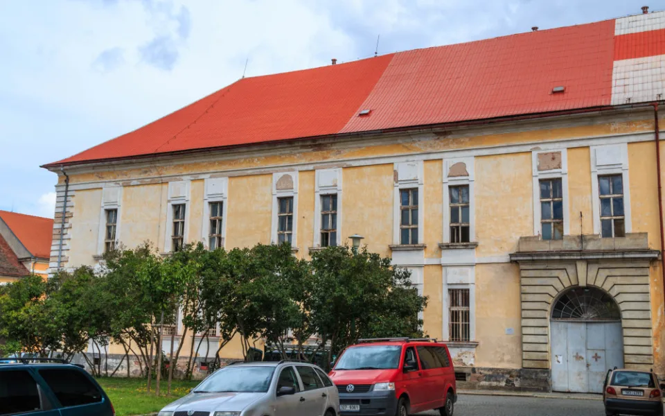 Stát přispěje na obnovu vojenské nemocnice a kasáren v Josefově. Uvolní miliony