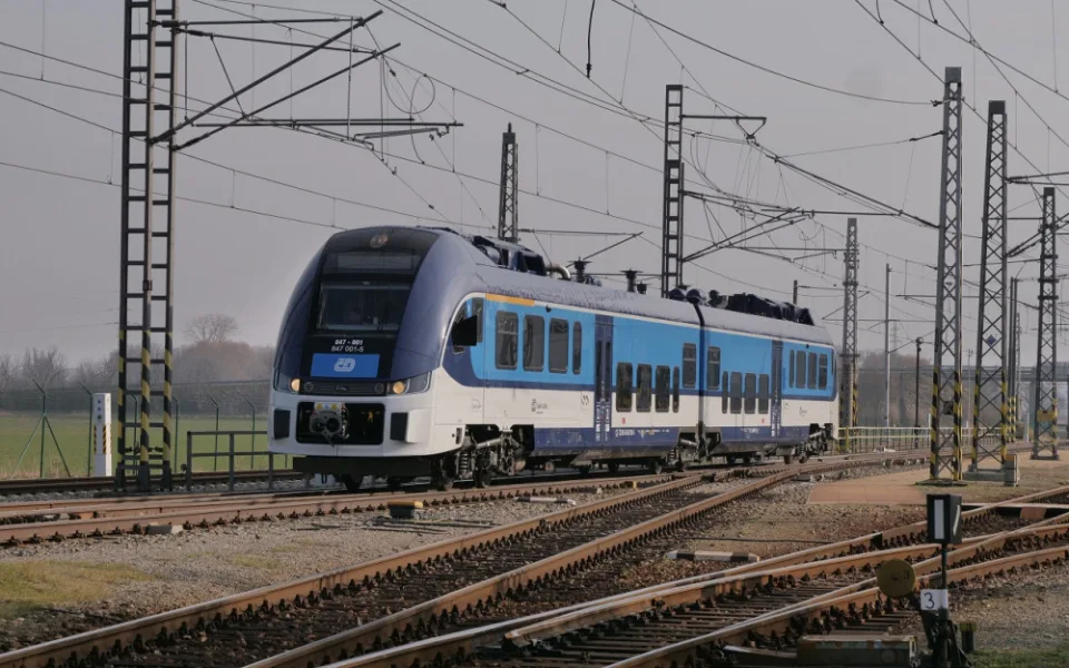 V hradeckém kraji začnou jezdit nové moderní vlaky RegioFox. První už v příštím roce.