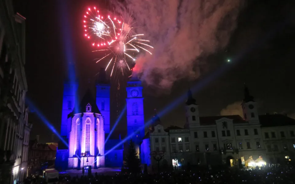 Ohňostroj v závěru roku v Hradci Králové nabude, nahradí ho videomapping