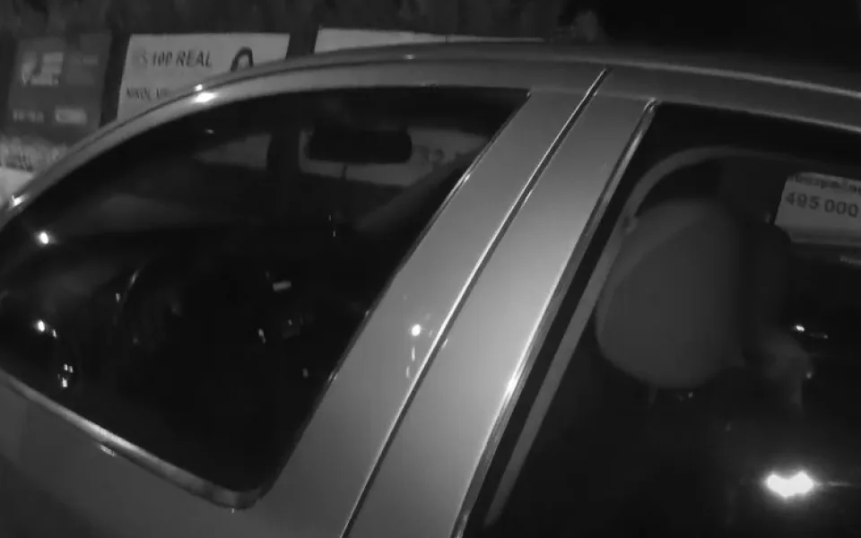 Patnáctiletý kluk ukradl babičce auto. S ním se vydal do ulic Hradce Králové