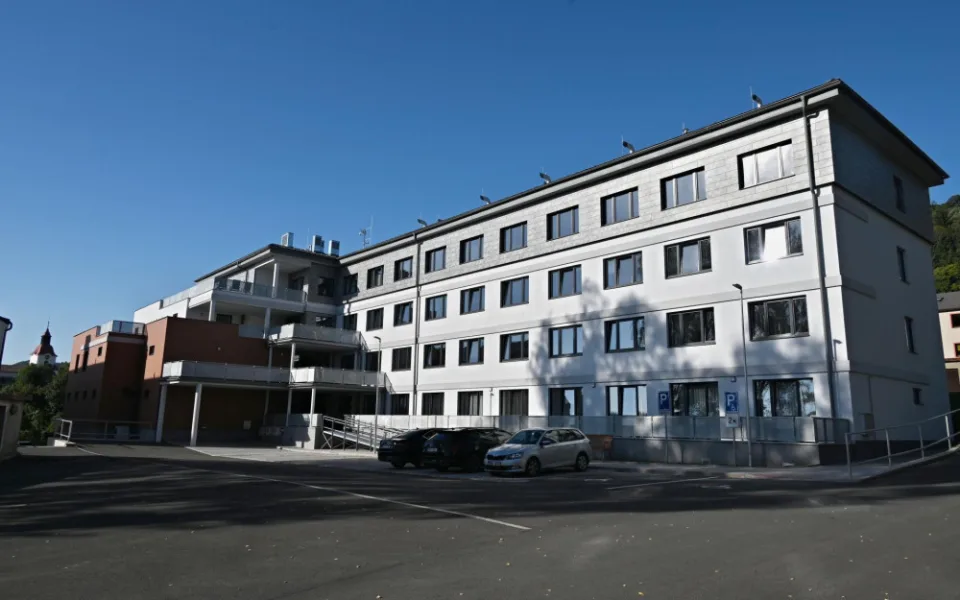 OBRAZEM: Hradecký kraj dokončil stavbu domova pro seniory v Žacléři za 166 milionů