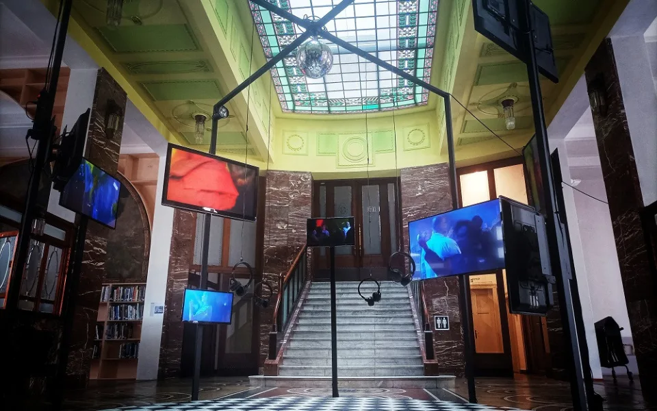 Na výstavě v hradecké galerii moderního umění zvolí návštěvníci nejlepší dílo