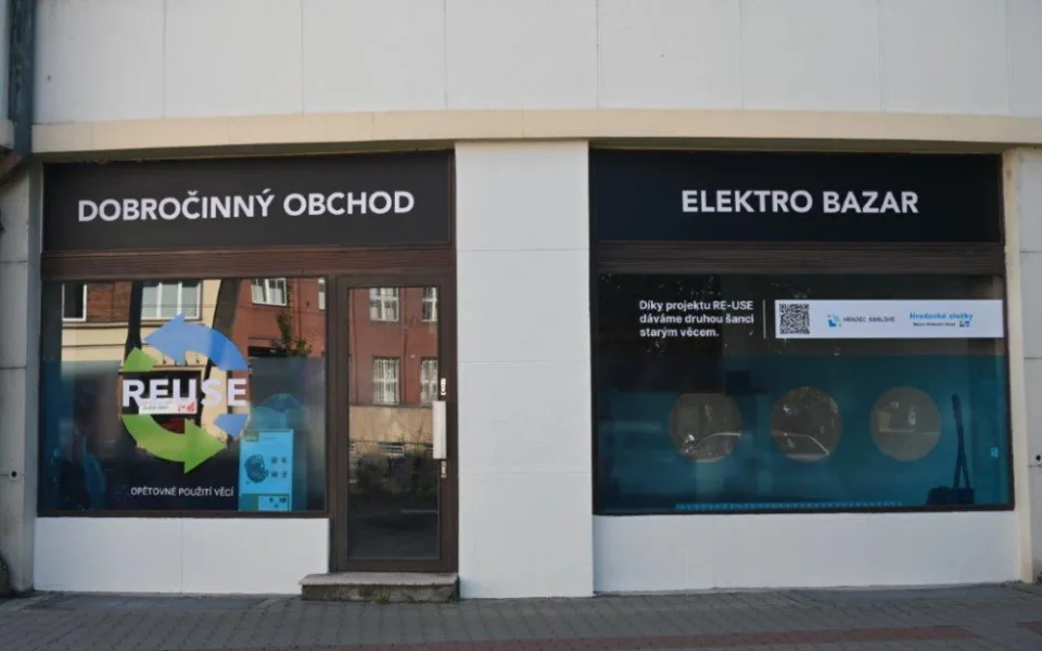 V Hradci Králové otevřel první re-use bazar. Oproti sběrným místům přijímá i elektrospotřebiče