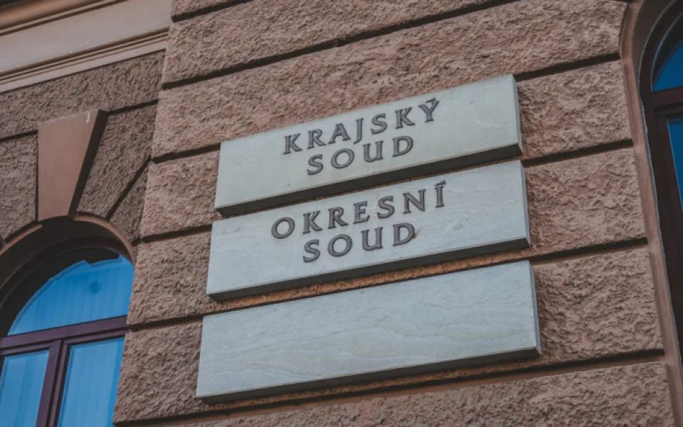 Soud zprostil cizince viny za zabití krajana na ubytovně v Hradci Králové