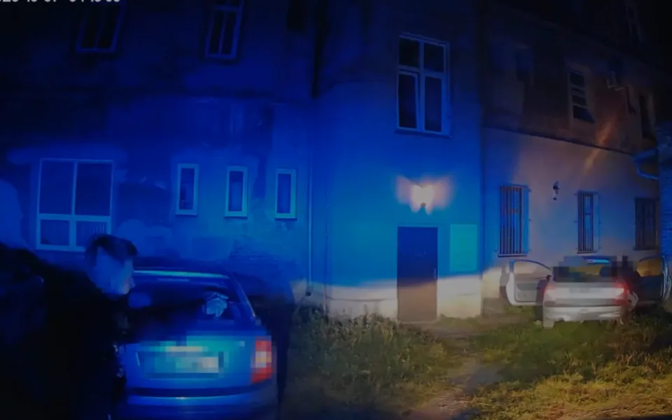 Po policejní honičce se řidič prohodil se spolujezdcem. Byl pod vlivem drog