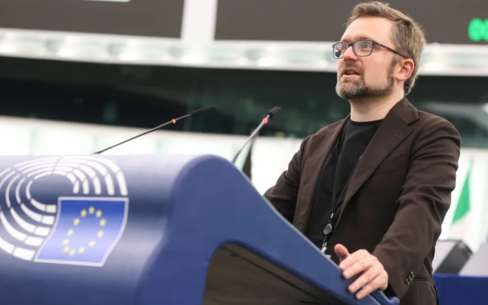 Pokud civilistům v Gaze nepomůžeme, hrozí migrační krize, říká europoslanec Mikuláš Peksa