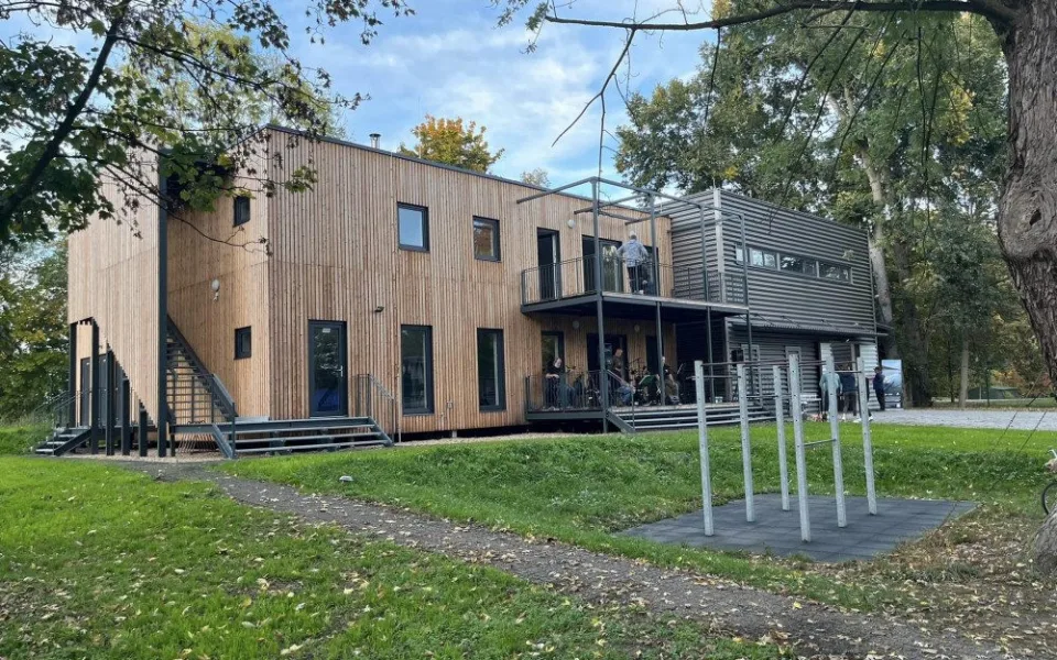 Vodáci v H.Králové otevřeli zmodernizovanou loděnici na břehu Orlice za 21 milionů