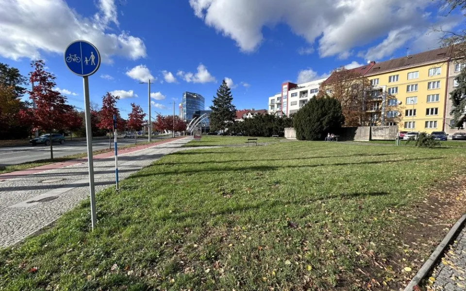Hradec Králové přebuduje prostor vedle křižovatky Koruna. Dopravu zatím řešit nebude