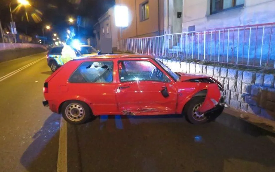 Opilý řidič se pokusil ujet policejní hlídce. Hradcem Králové uháněl rychlostí 120 kilometrů v hodině