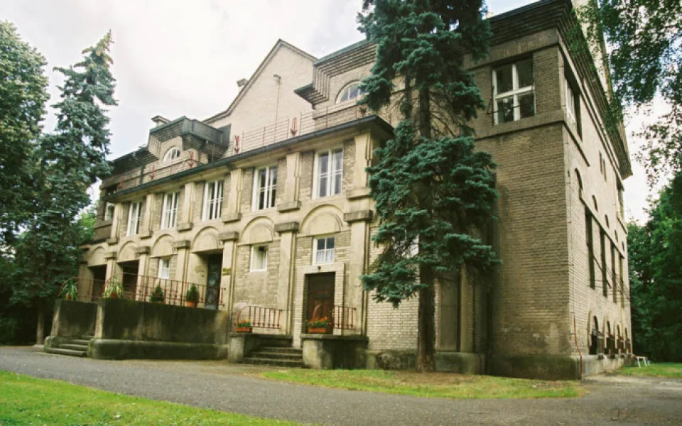 size3-16189890809827-207-vila-cerych-v-ceska-skalici-je-na-prodej-novy-majitel-bude-muset-pokracovat-v-provozovani-kulturniho